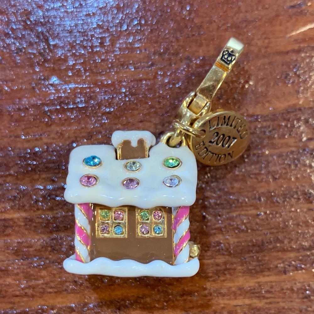 2007 RARE Limited-Edition Juicy Couture Holiday Gingerbread House Charm